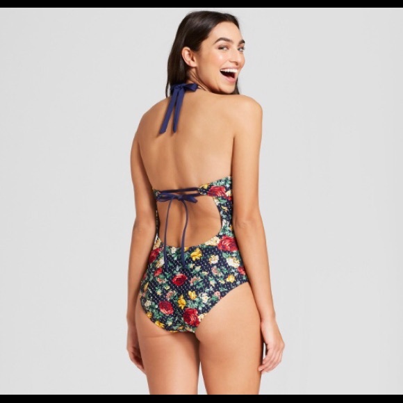 🚫SOLD🚫 Crochet floral one piece swimsuit - Picture 2 of 3